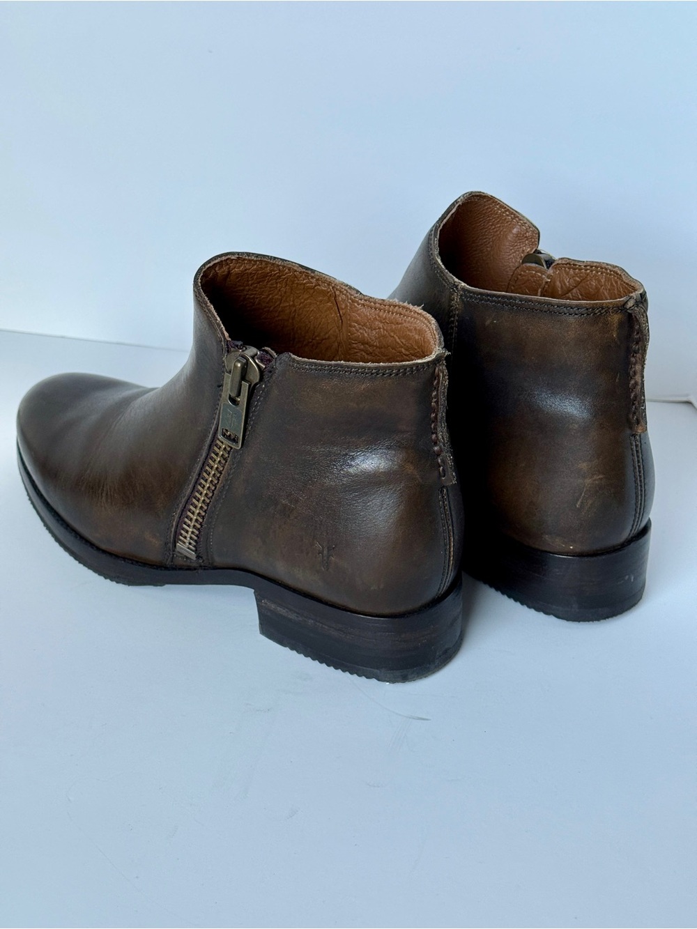 FRYE Women’s 9 Dark Brown Leather Booties Outside Zip MADISON MOTO SHOOTIE - Picture 3 of 16